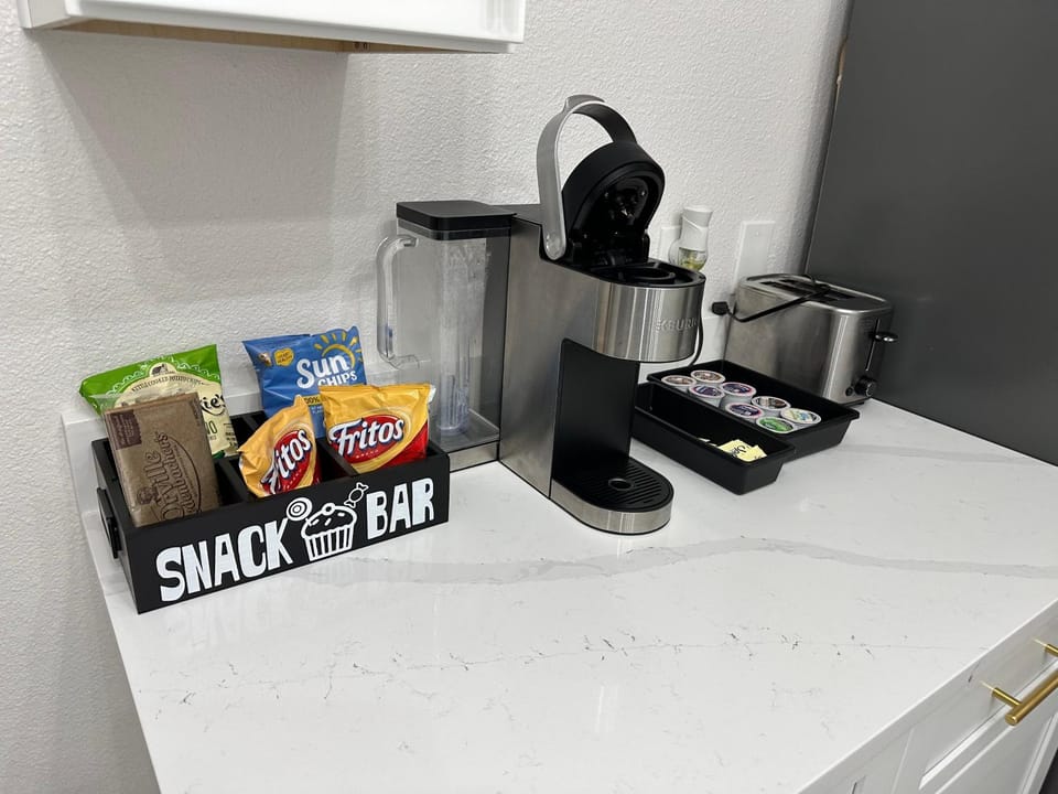 Coffee/tea facilities, Food, toaster