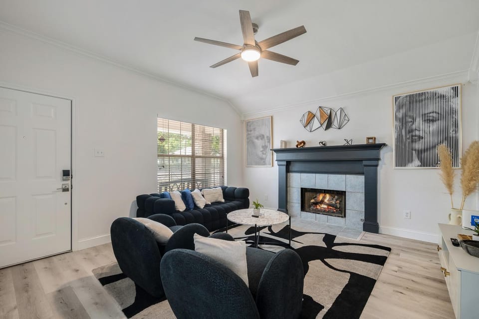 Living room, Seating area, fireplace