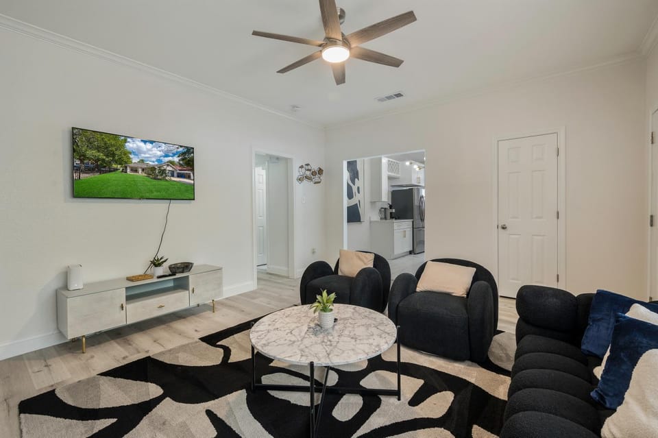 Communal lounge/ TV room, TV and multimedia, Living room, Seating area, Evening entertainment, fireplace