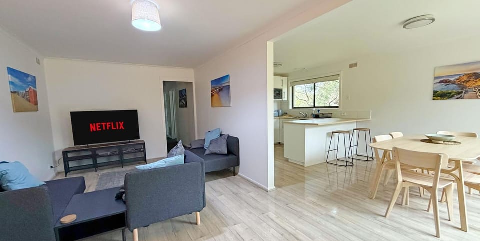 Beauna Vista Beach Retreat House in Melbourne