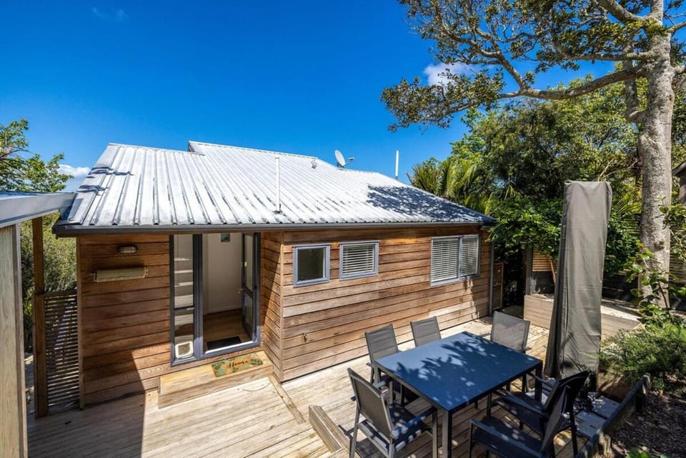 Property building, Garden, Dining area