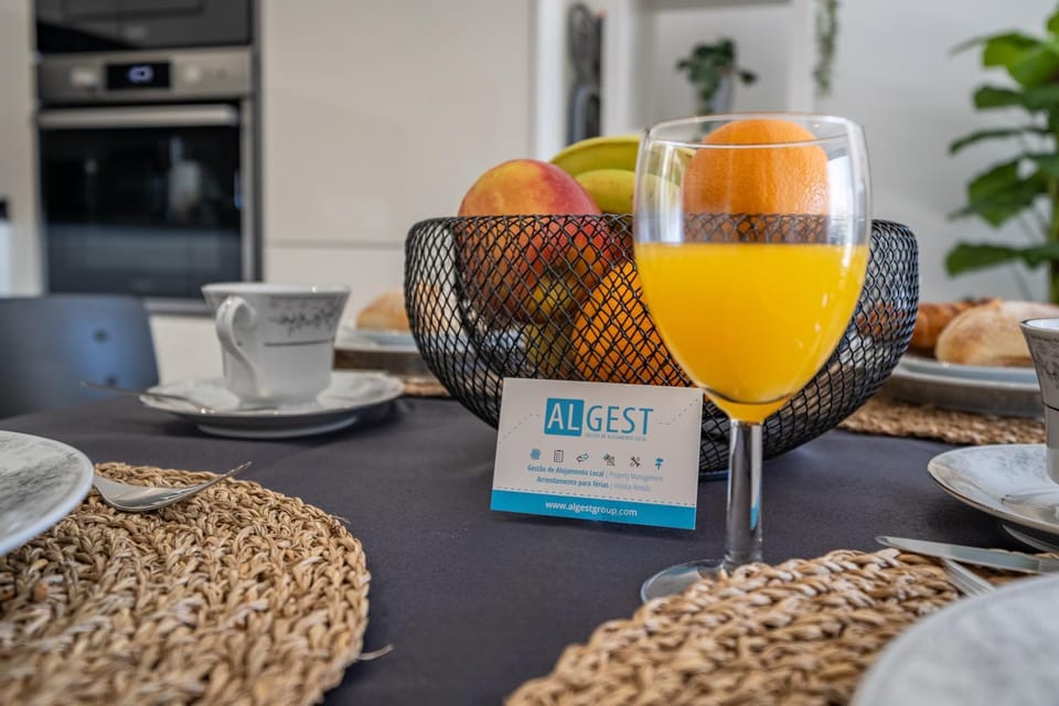 Kitchen or kitchenette, Food and drinks, Food, Breakfast, Continental breakfast