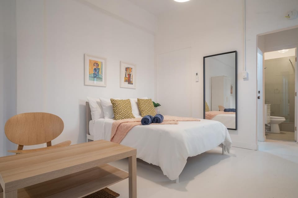 Toilet, Bed, Bathroom, Photo of the whole room, Bedroom, towels