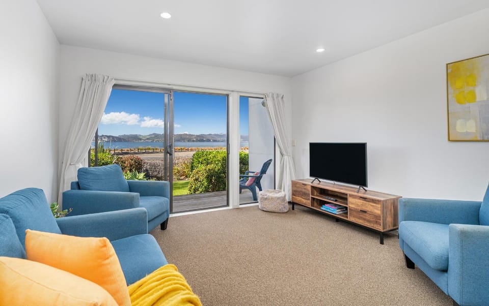TV and multimedia, Living room, Sea view