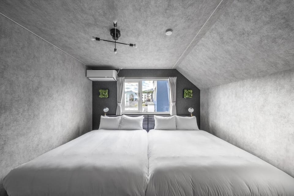 Bed, Bedroom, air conditioner