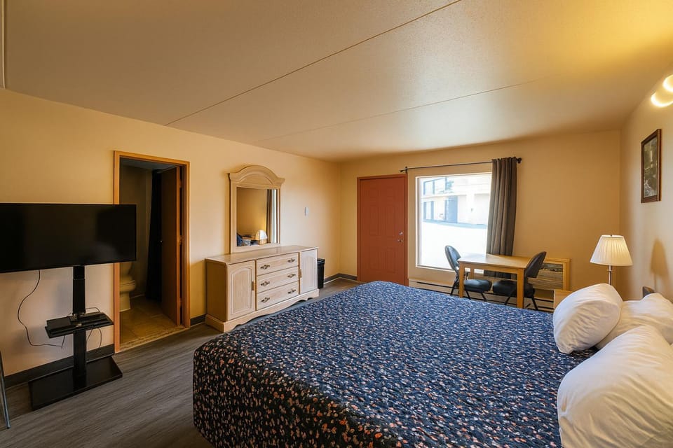 Bed, Living room, Photo of the whole room, Bedroom