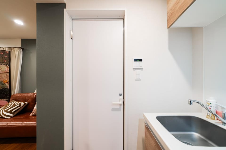 A1 Shibuya , 1 room, 7 mins to ST Max 2P 渋谷全新装修 交通中心 车站7分钟 最大2人 直达新宿 涉谷 表参道 品川 池袋 上野 代代木 银座 原宿 Apartment in Shibuya