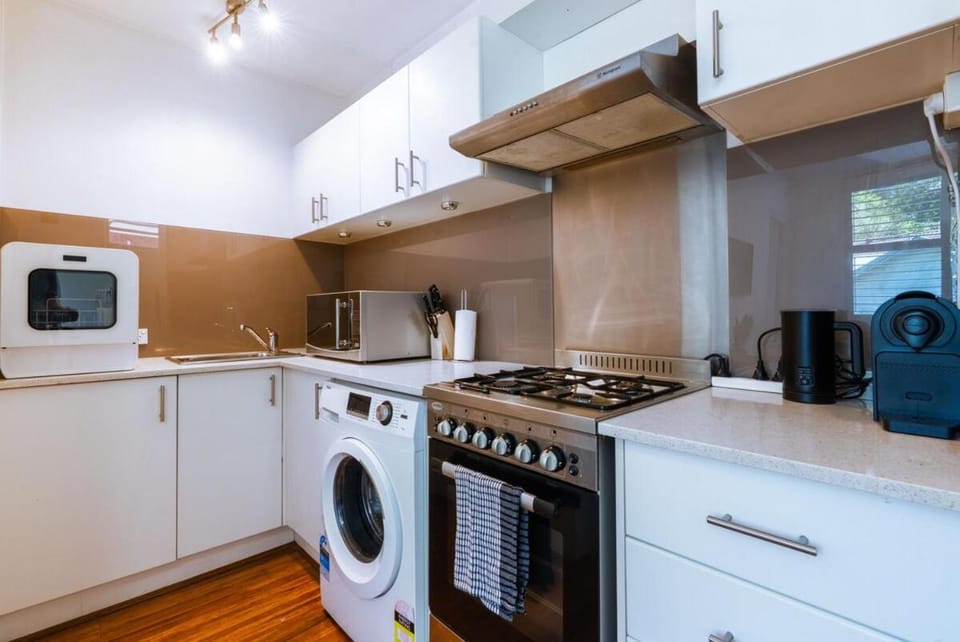 Freshwater Coastal Hideaway - 1 bedroom sleeps 4 Apartment in Sydney