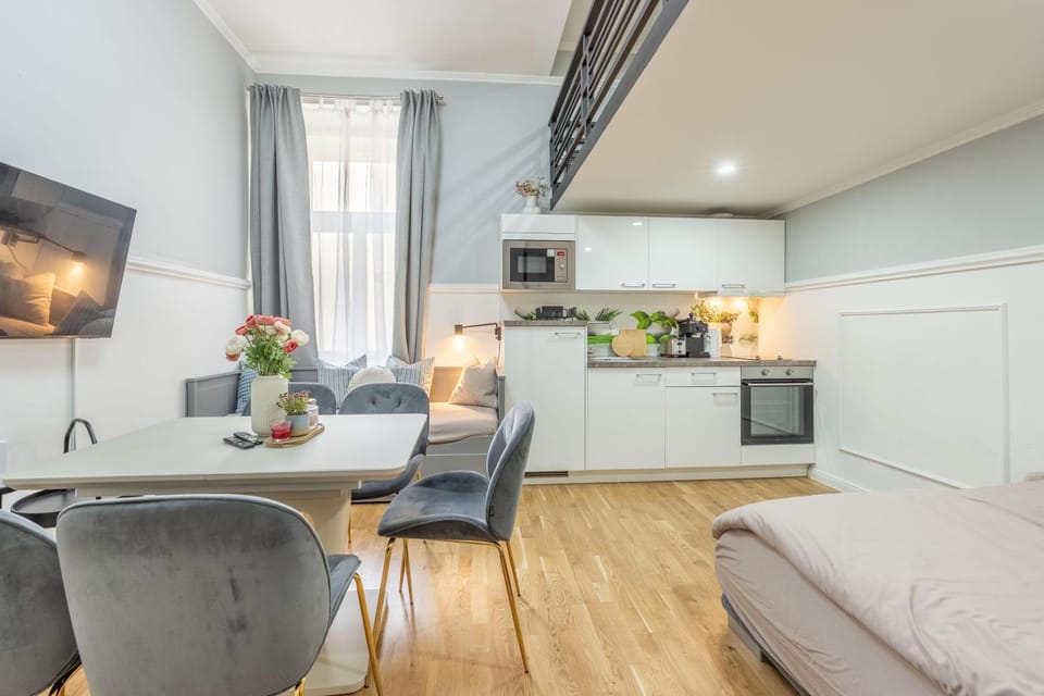 Large 3BR Apartment - Prague 1 - Sleeps 8 - Elevator - Self Check in Apartment in Prague