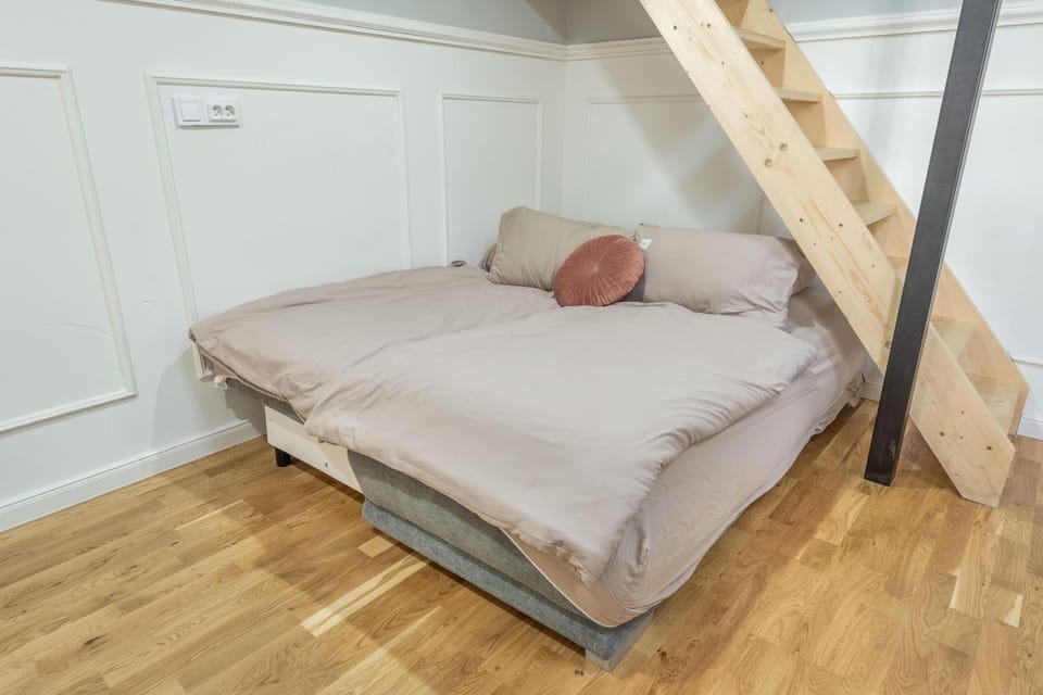 Large 3BR Apartment - Prague 1 - Sleeps 8 - Elevator - Self Check in Apartment in Prague