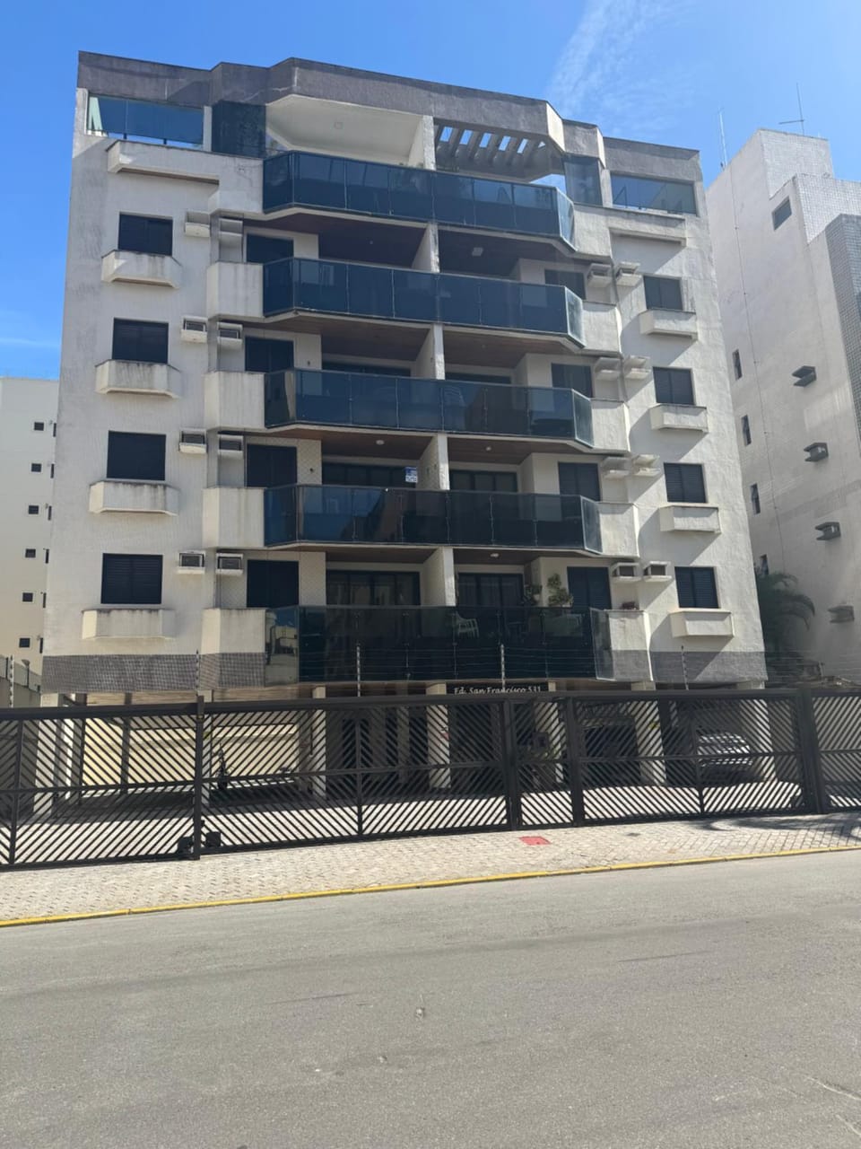 Property building, Facade/entrance, Day