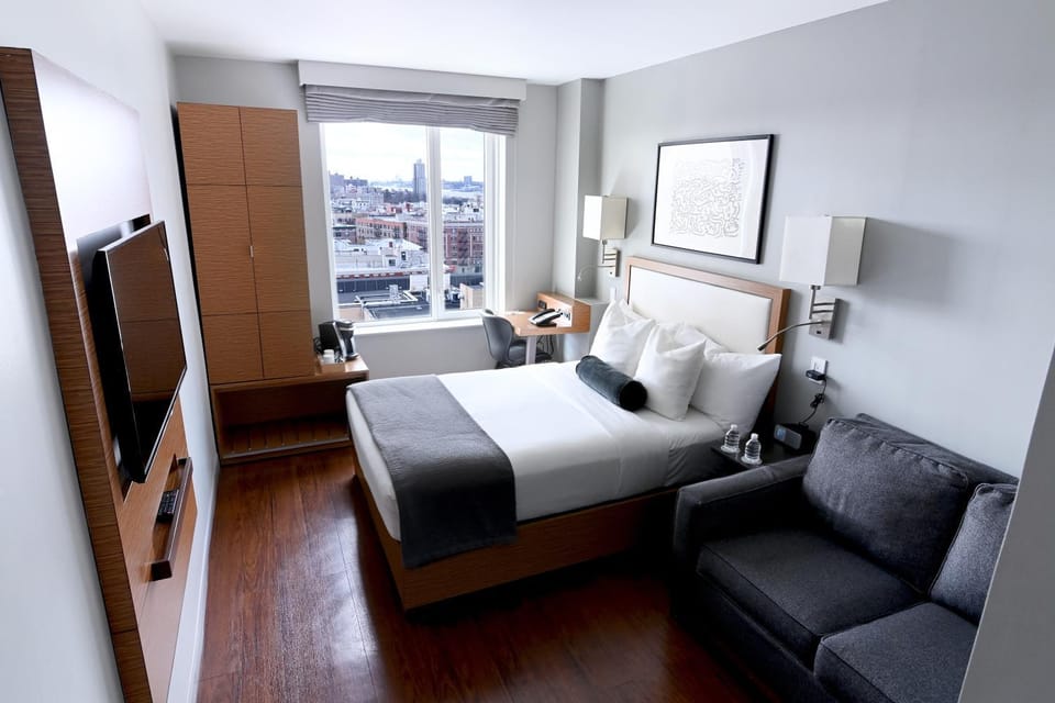 Bed, TV and multimedia, Photo of the whole room, Seating area