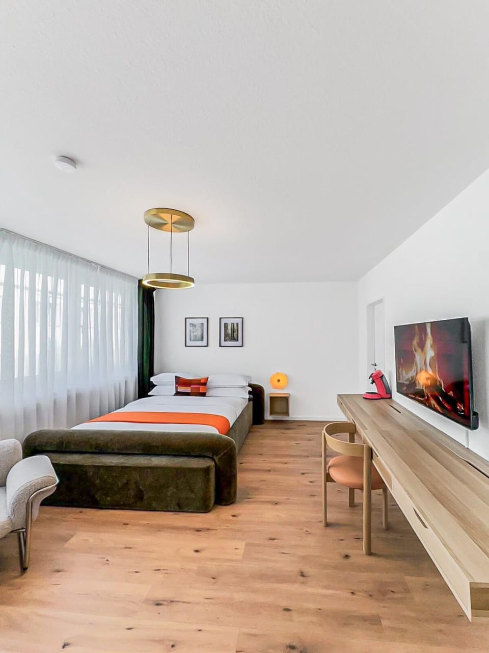 TV and multimedia, Photo of the whole room, Bedroom