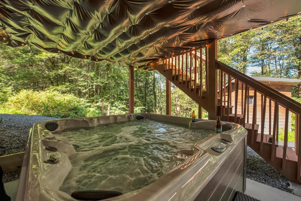 Secluded Log Cabin with Hot Tub Fire Pit Game Room Cabin in Pocono Mountains