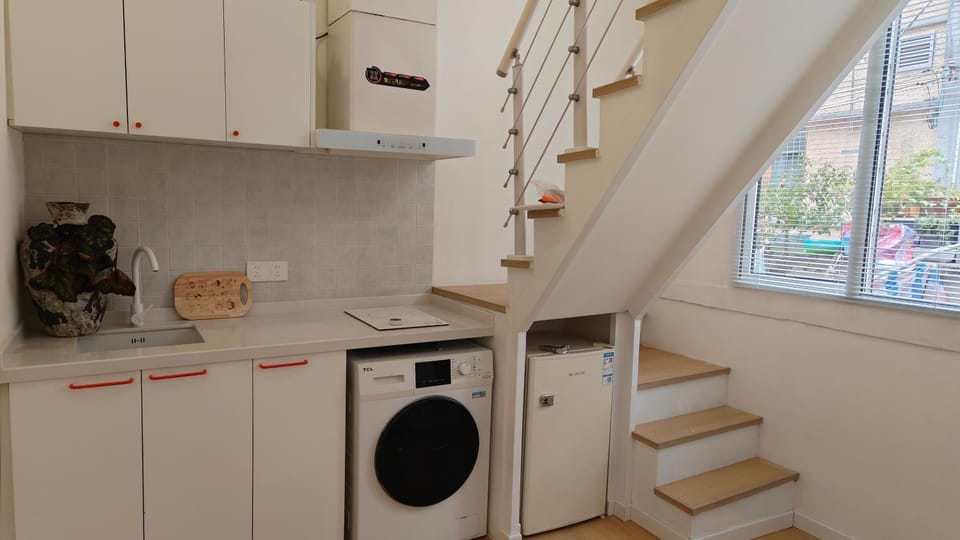 Kitchen or kitchenette, stove, washing machine