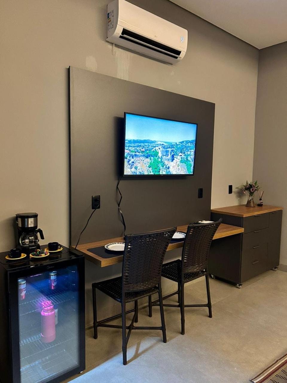 Communal lounge/ TV room