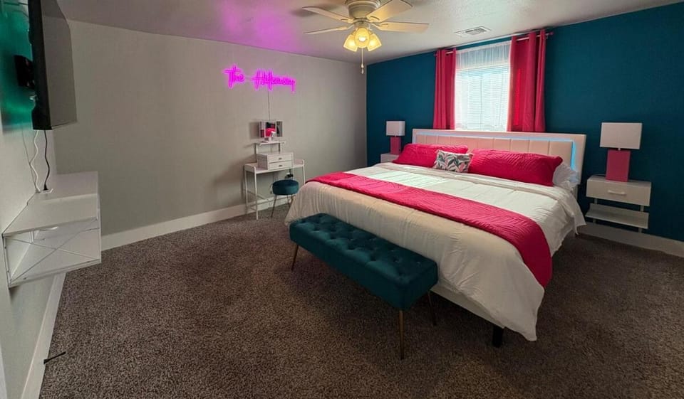 Casa Amor Texas A Vibrant Villa near BS&W with King Bed House in Temple