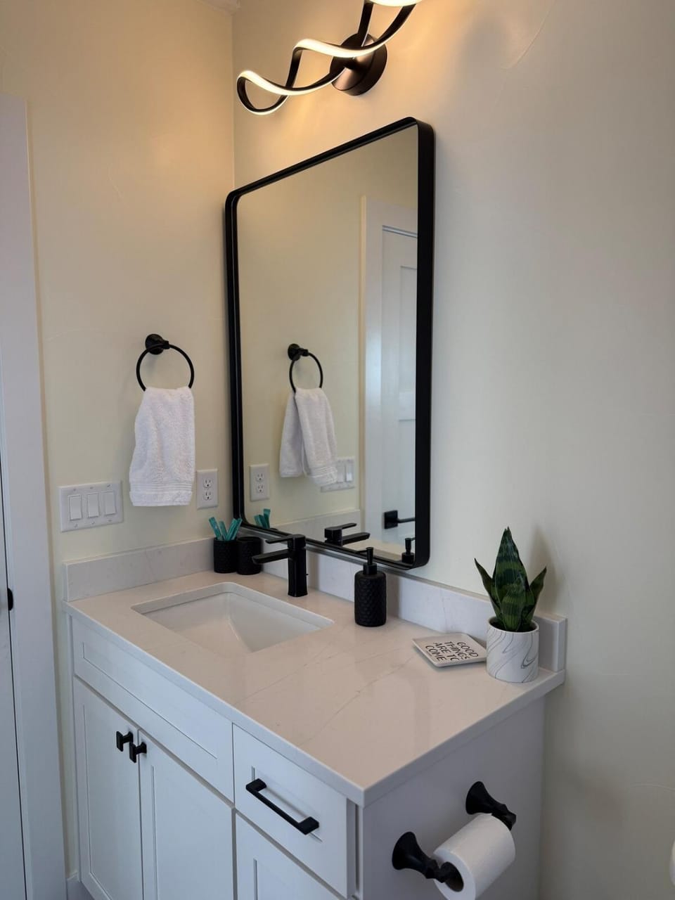 Cozy 3 Bedroom Denver Home by Mile High Stadium and Downtown! House in Denver
