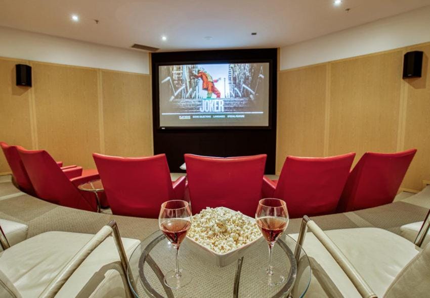 TV and multimedia, Seating area, Entertainment