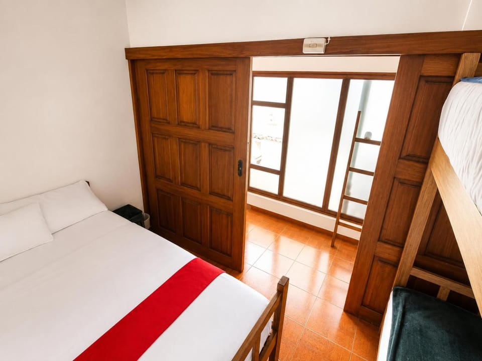 Bed, Photo of the whole room, Bedroom, bunk bed, internet, internet, towels