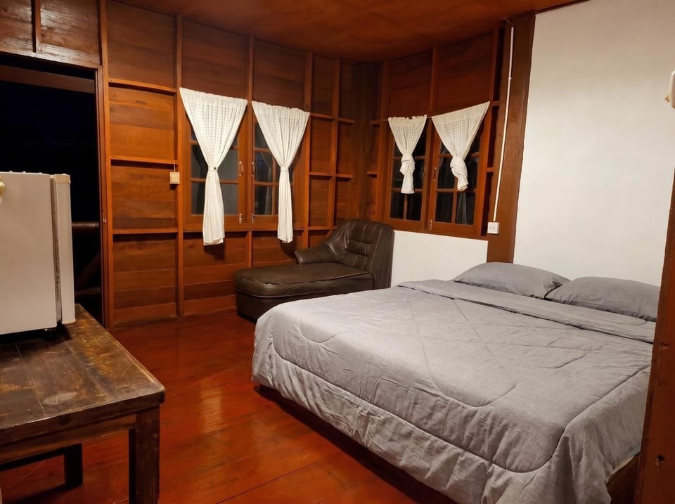 Bed, Bedroom, minibar