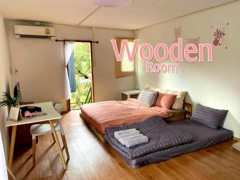 Bed, Living room, Photo of the whole room, Bedroom