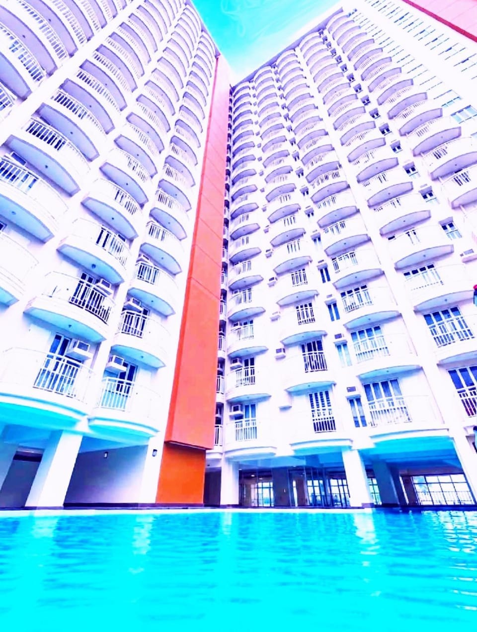 SweetLove HideAway 2-Bedroom Suite in CITYLAND Condo with 2-Bath, Living room, Balcony, Kitchen, Free Pool, 2-Parking, Netflix Apartment in Tagaytay
