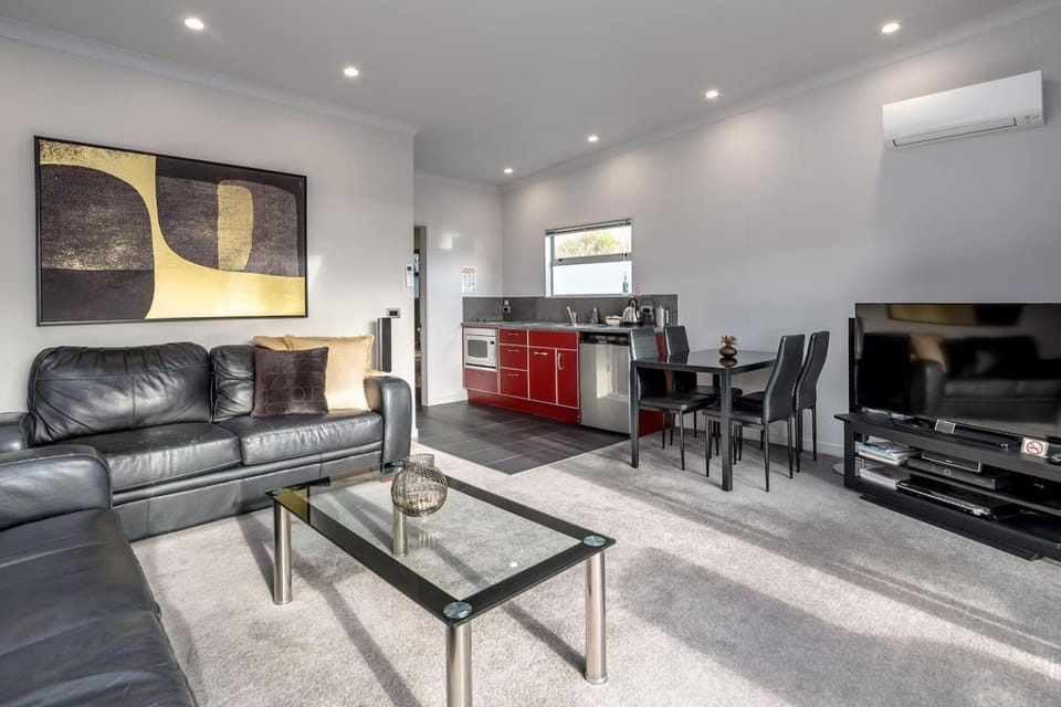 Two Four Cologne Villa in Martinborough