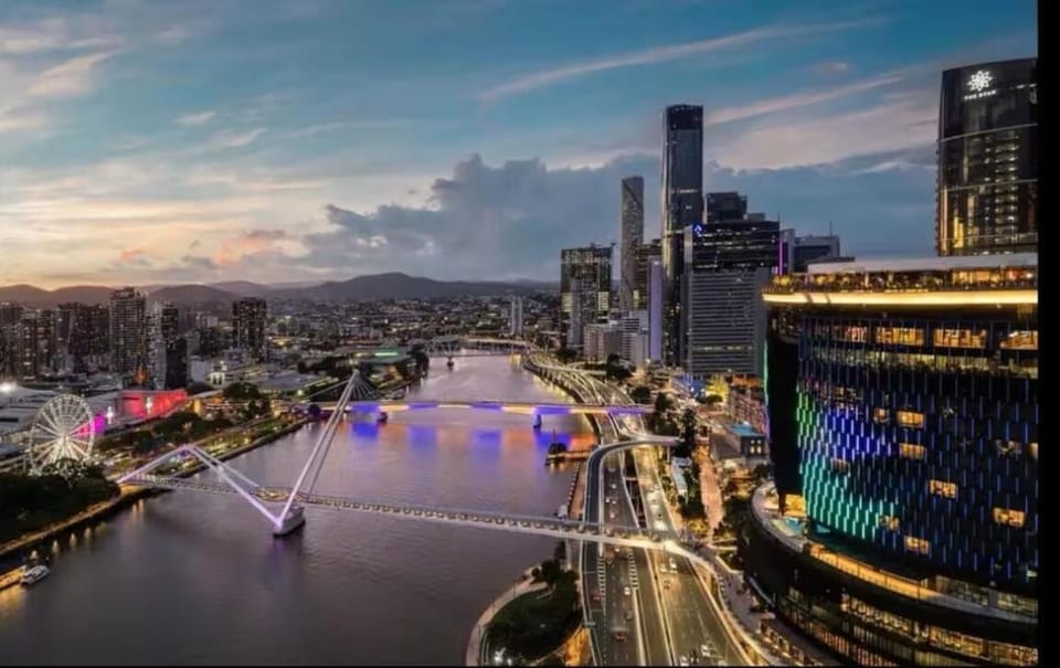Iconic 1BR River Views Sky Deck & Casino Living Apartment in Brisbane City