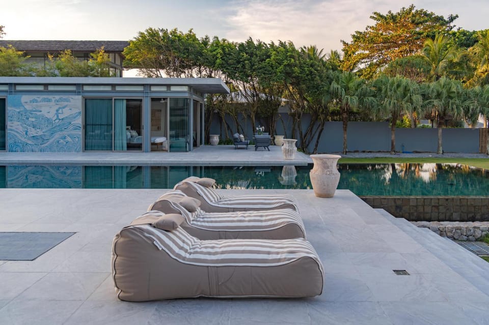 Day, Seating area, Swimming pool, sunbed