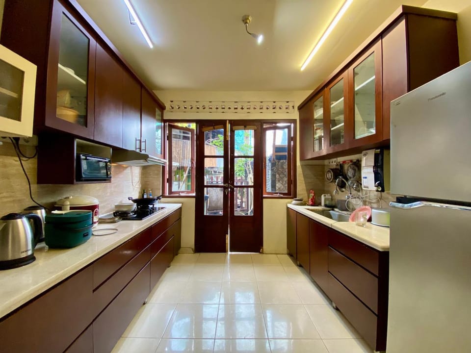 Kitchen or kitchenette, Communal kitchen, stove, kitchen