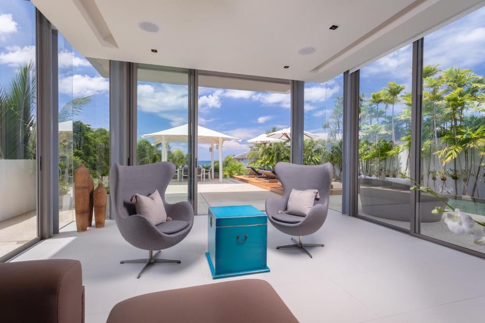 Day, Living room, Seating area