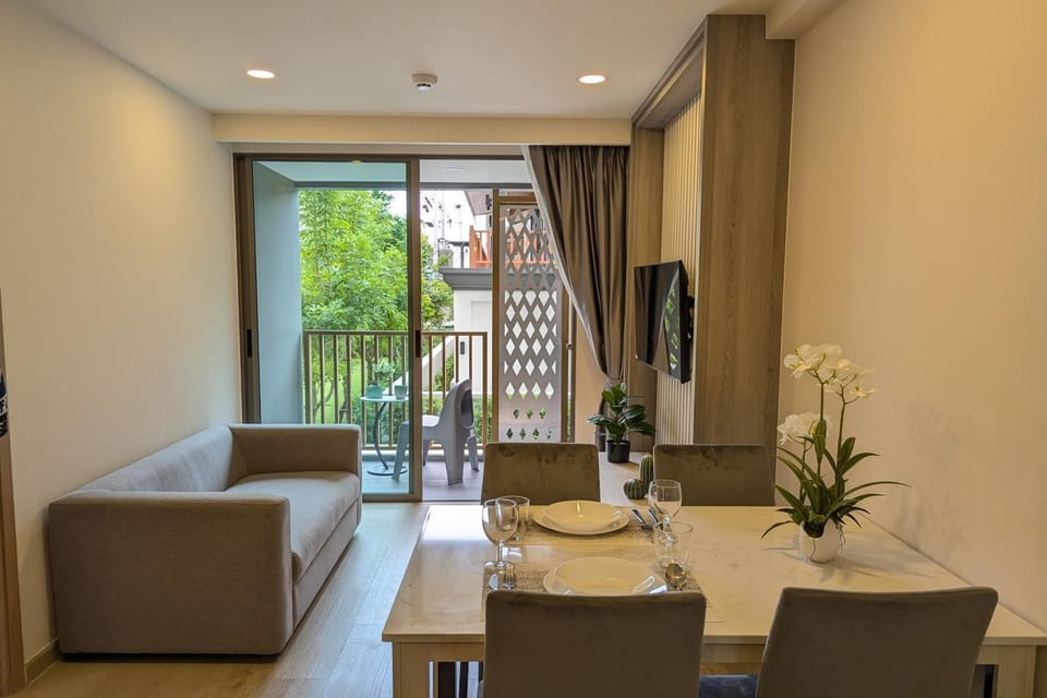 View (from property/room), Balcony/Terrace, Living room, Seating area, Dining area