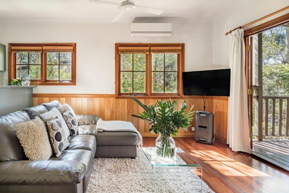 TV and multimedia, Living room, Seating area, Evening entertainment, fireplace