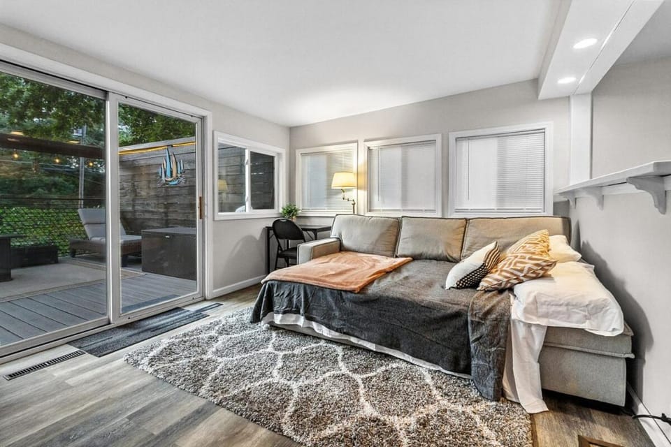 Patio, Bed, View (from property/room), Balcony/Terrace, Photo of the whole room, Seating area