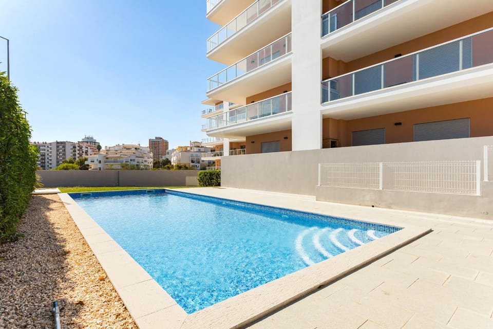 Your Algarve Base -Bright 2BR with Pool & Terrace Apartment in Portimao