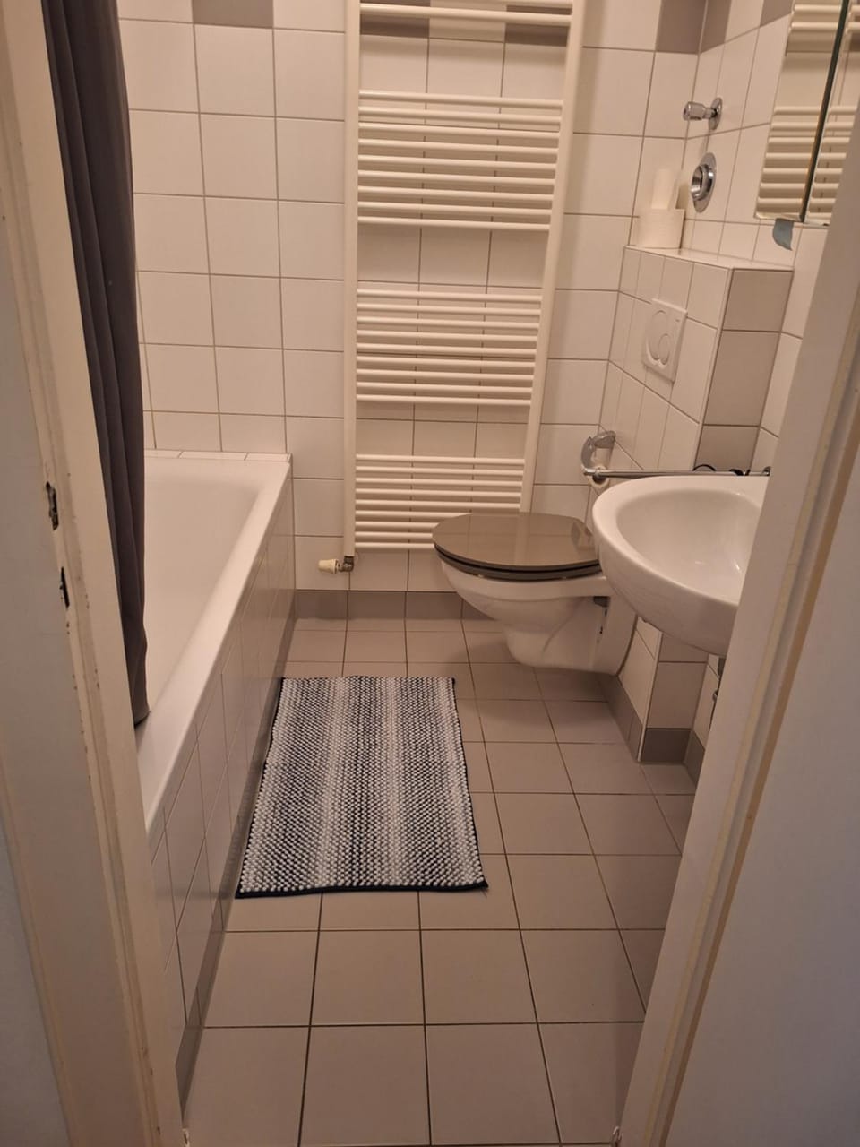 Privatroom small 5 min from Railstation Vacation rental in Koblenz