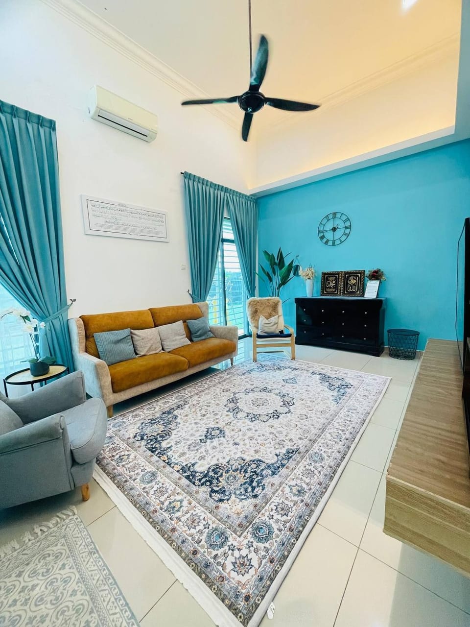Living room, Decorative detail, Seating area
