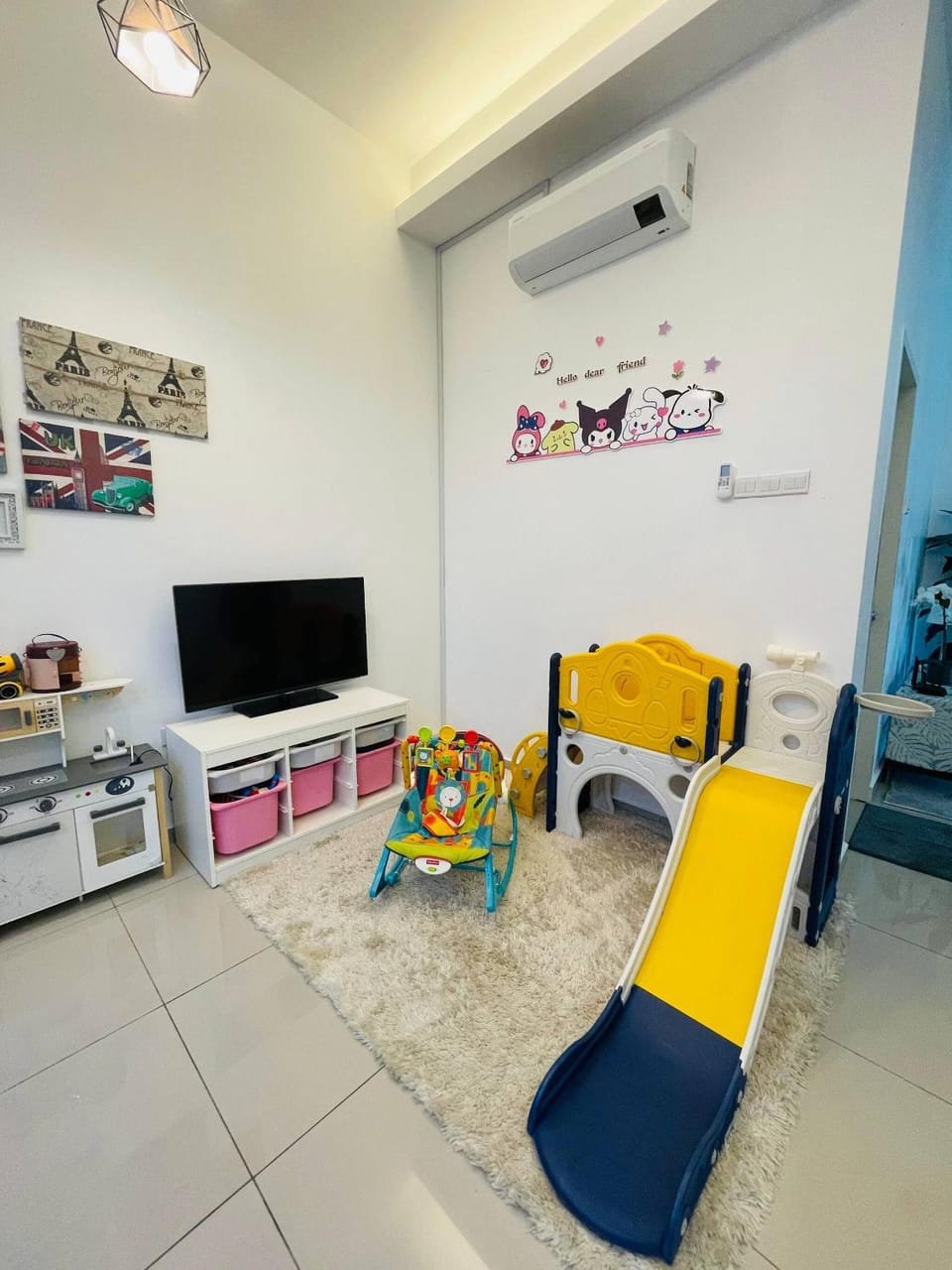 Communal lounge/ TV room, TV and multimedia, Decorative detail, air conditioner
