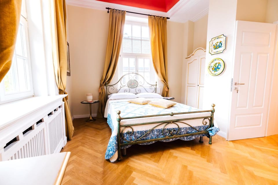 Bed, Photo of the whole room, Bedroom, internet, towels