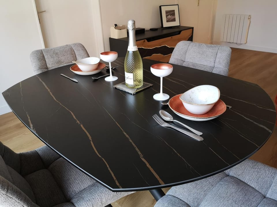 Living room, Dining area