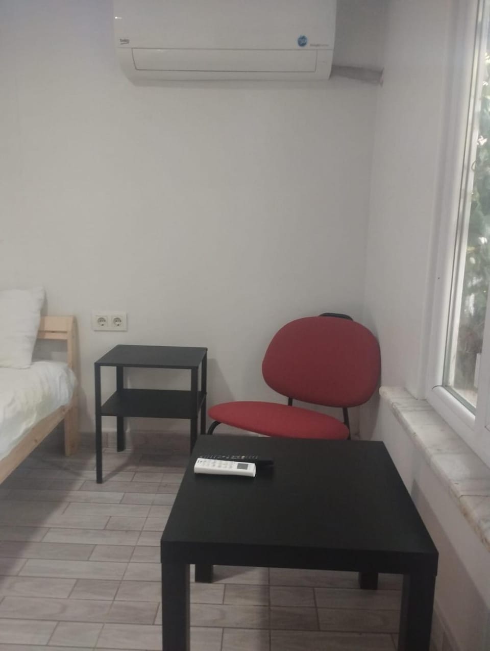 Seating area, air conditioner
