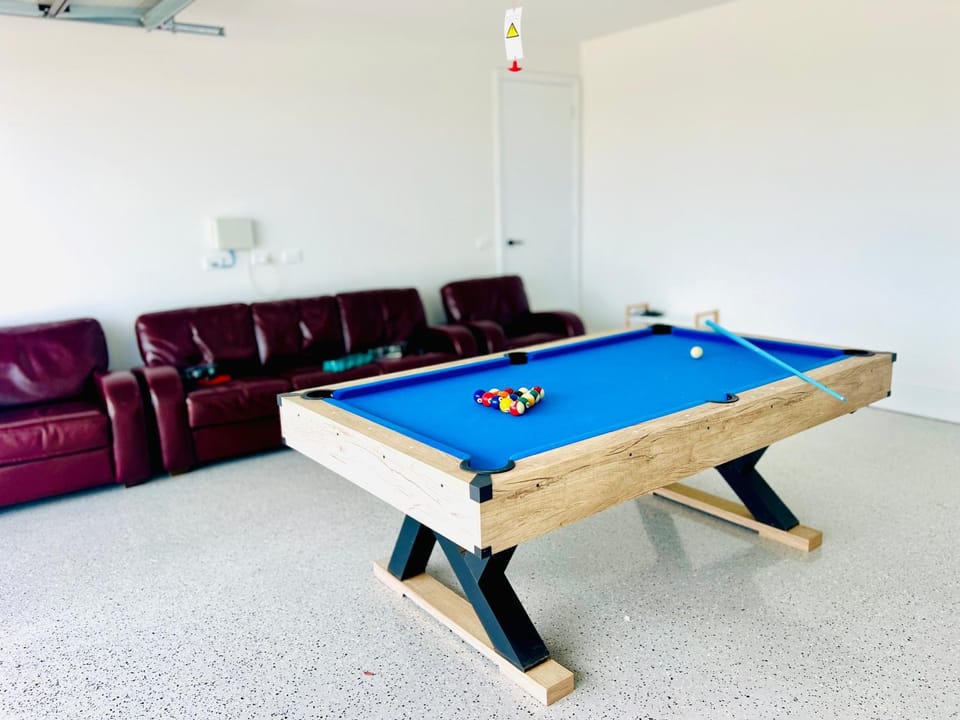 Billiard, Game Room, Living room, Seating area