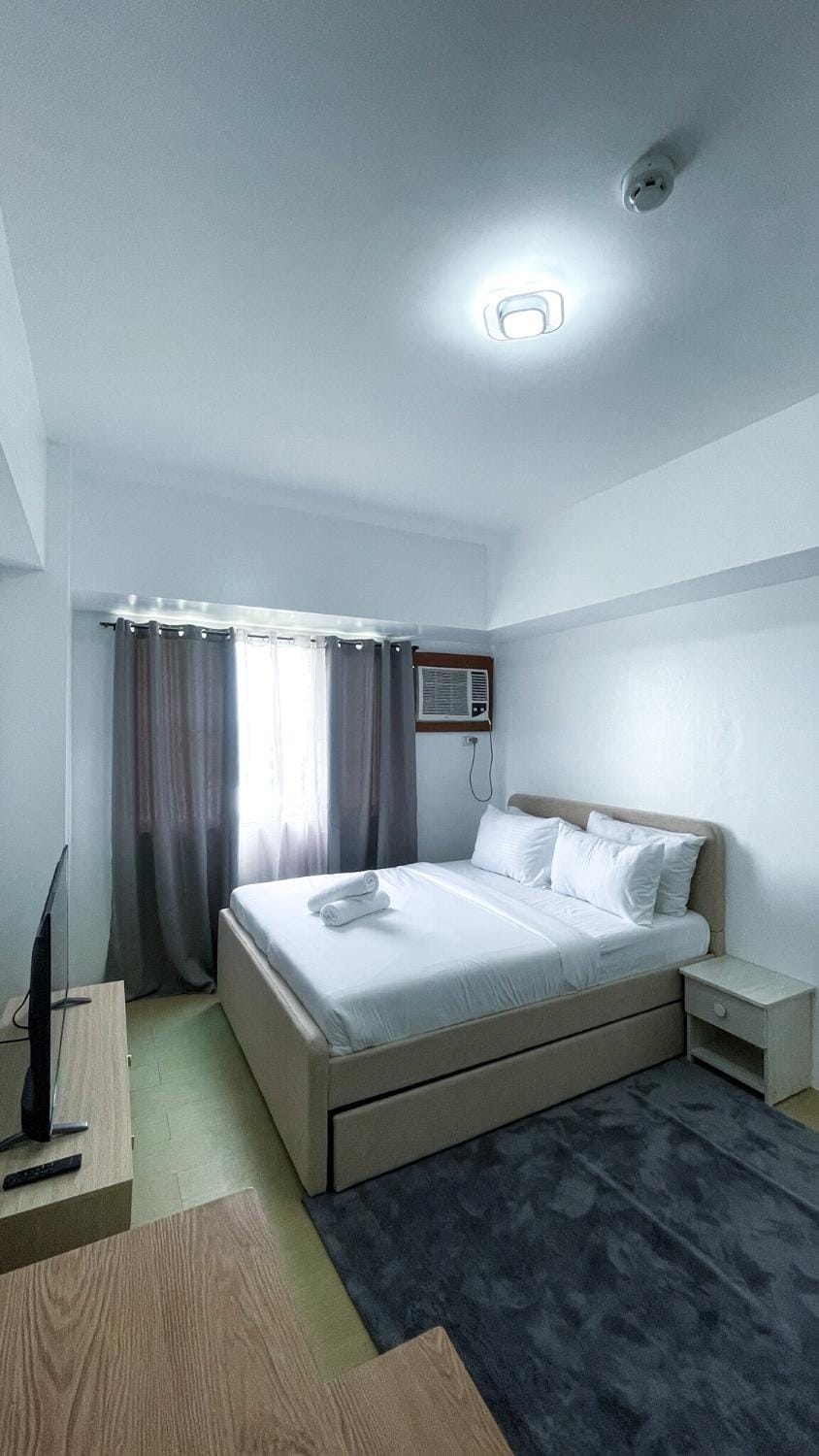 A Skyline Serenity Studio Apartment in Iloilo City