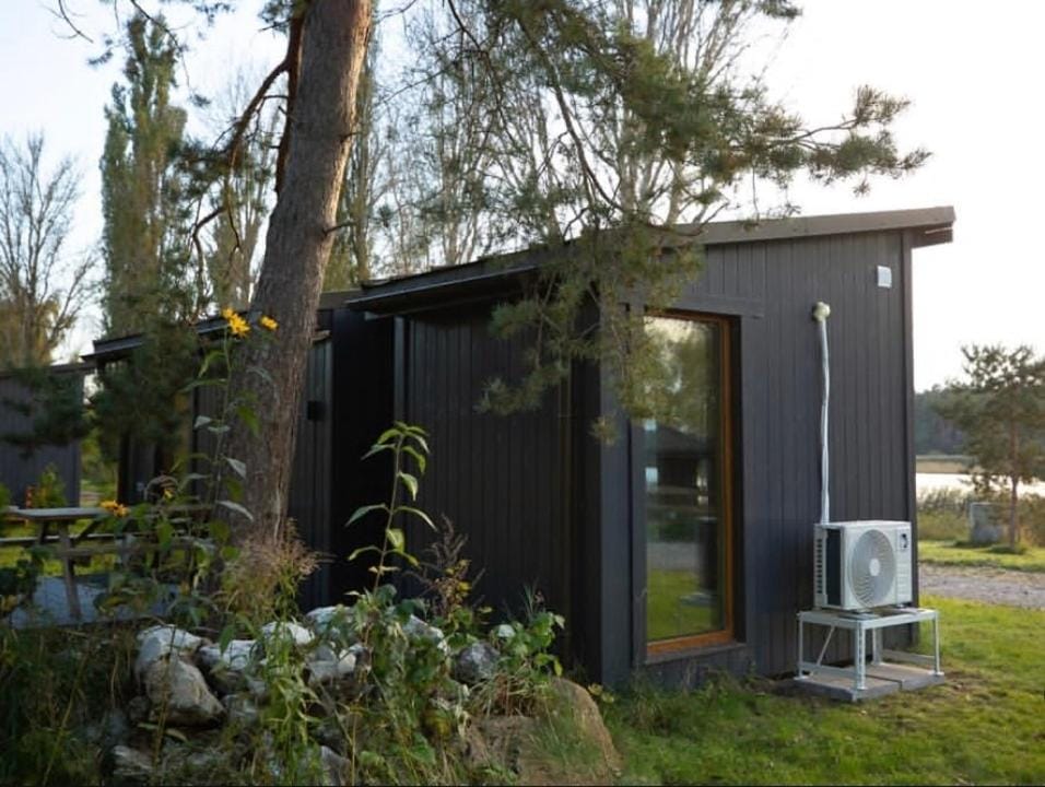 RiverView Cozy Cabins in Jurmala with fishing opportunity Cabin in Jūrmala