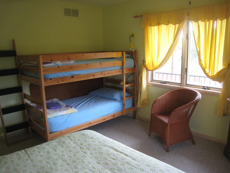 Bedroom, bunk bed