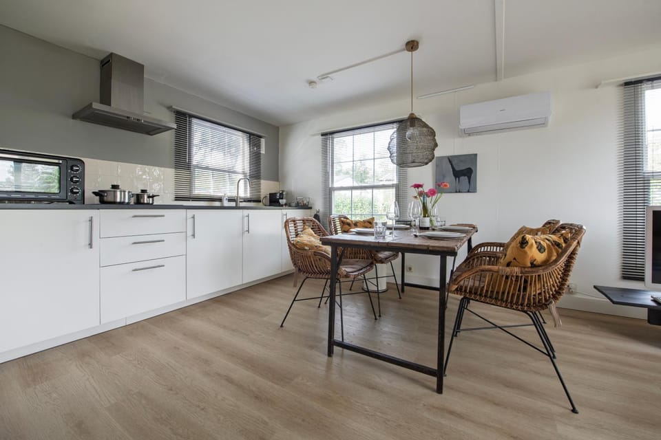 Kitchen or kitchenette, Living room, Seating area, air conditioner