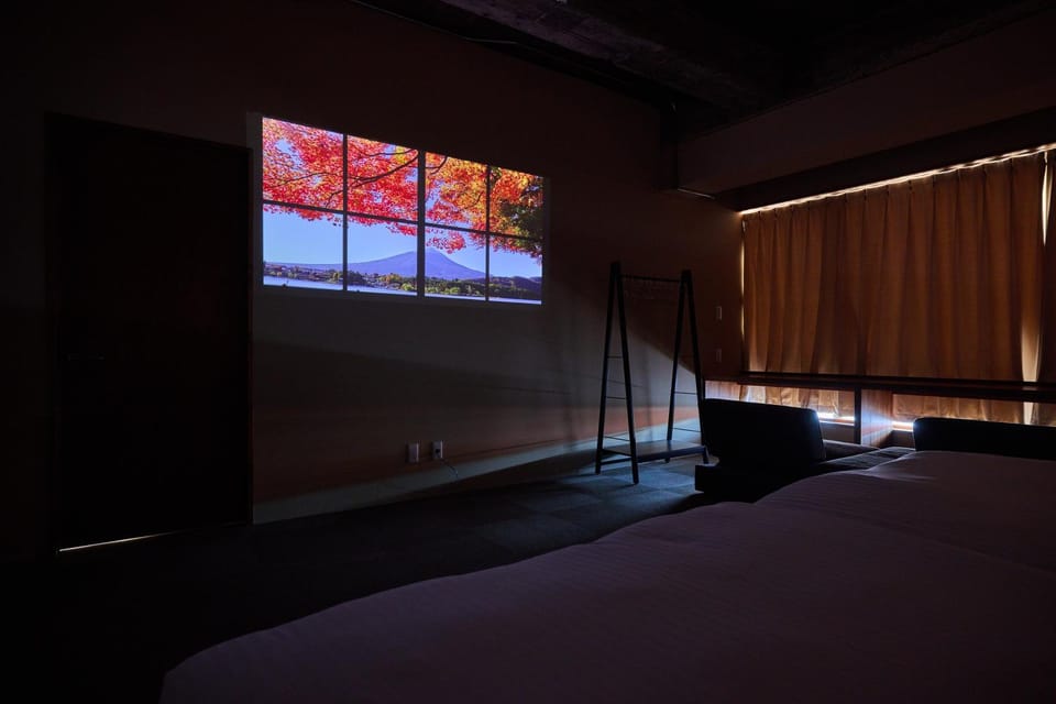 Bed, TV and multimedia, Bedroom
