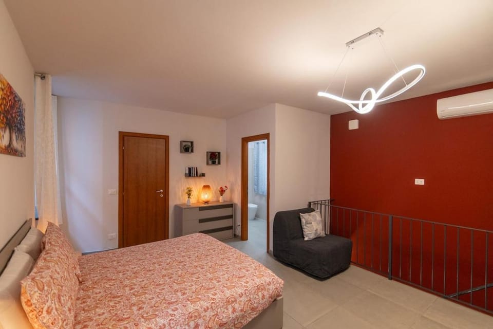 Bed, Photo of the whole room, Bedroom, air conditioner