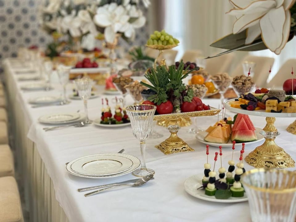 Restaurant/places to eat, Buffet breakfast